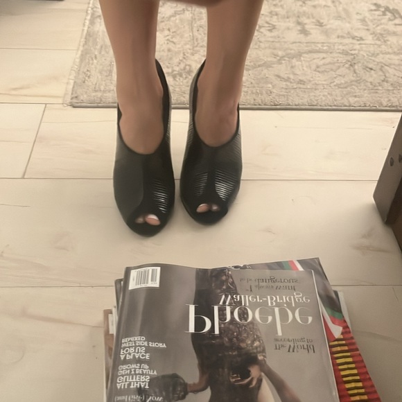 Charles Jourdan heels/bootie black 7.5 - Picture 9 of 12